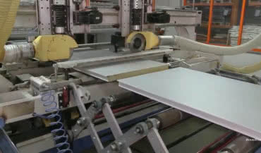 Jak przebiega proces produkcji stalowych drzwi wejściowych?