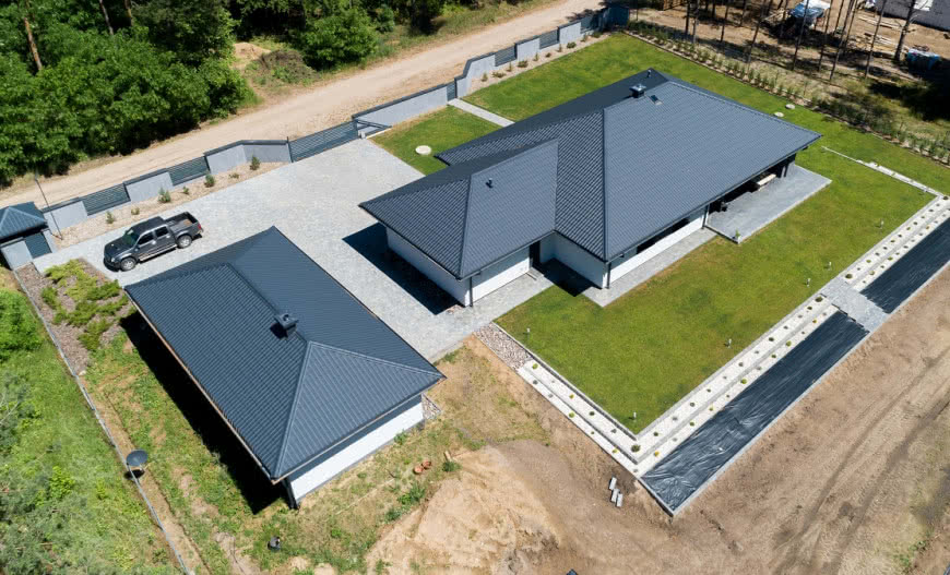 Szerokość całkowita i użytkowa blach dachowych - jakie różnice?